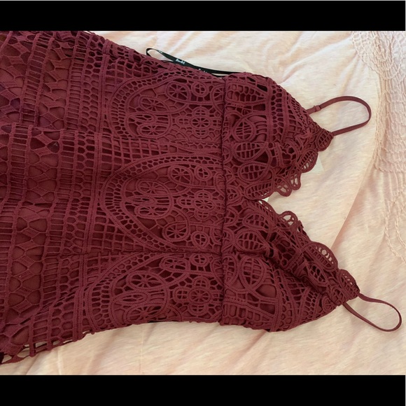 NWT Bardot Versailles dress burgundy xs crochet midi revolve laser cut - Picture 6 of 8